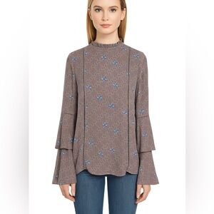 WAYF Lavender floral tier sleeve blouse sz Small